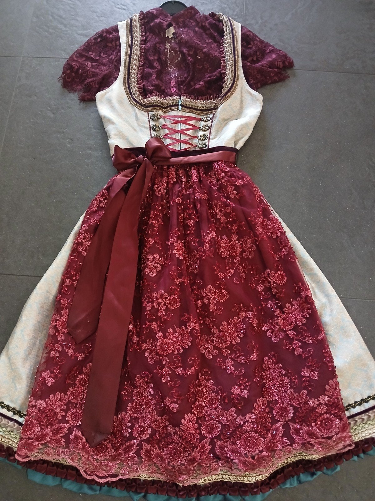 Prachtige Krüger Dirndl - Zo goed als nieuw, Maat 38/40 (M), Ophalen of Verzenden, Zo goed als nieuw, Boven de knie