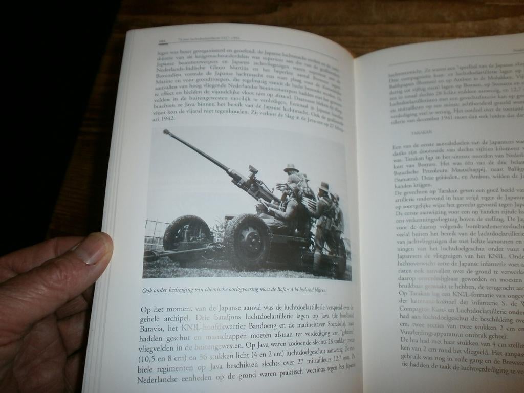 75 jaar luchtdoelartillerie 1917-1992 jubileumboek met fotos, Ophalen of Verzenden, Tweede Wereldoorlog, Zo goed als nieuw, Overige onderwerpen
