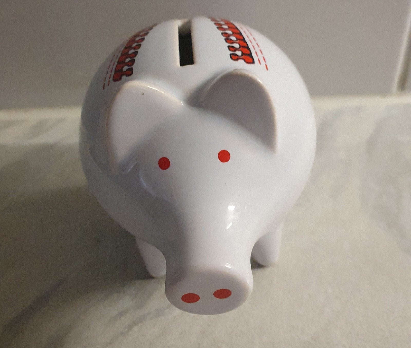 spaarvarken Piggybank met ritsmotief, geen opening onderkant, Ophalen of Verzenden, Zo goed als nieuw, Steen, Aardewerk of Keramiek