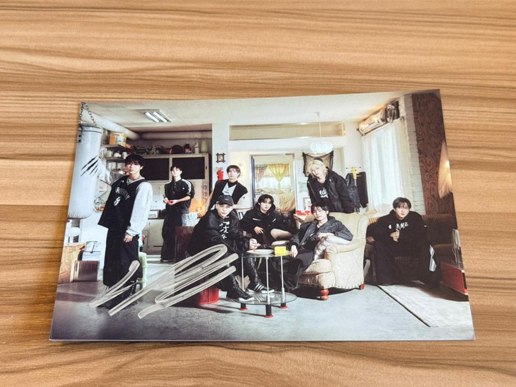 Stray Kids SIGNED Felix postcard Karma, Ophalen of Verzenden, Zo goed als nieuw, Foto of Kaart