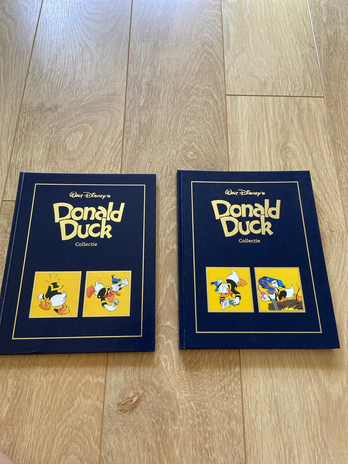 Donald Duck Collectie Boeken - 2 Stuks, Boeken, Stripboeken, Meerdere stripboeken, Ophalen of Verzenden, Zo goed als nieuw