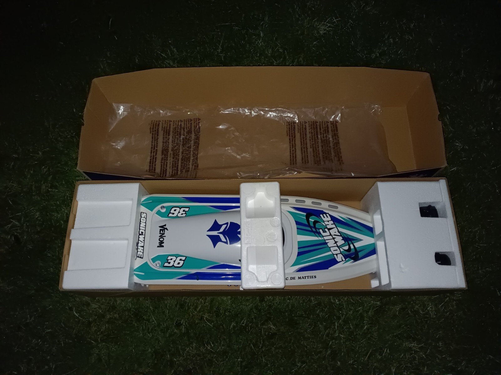 Als nieuw Sonicwake V2 powerboat in doos, rc varend, Hobby en Vrije tijd, Modelbouw | Boten en Schepen, Verzenden, Zo goed als nieuw