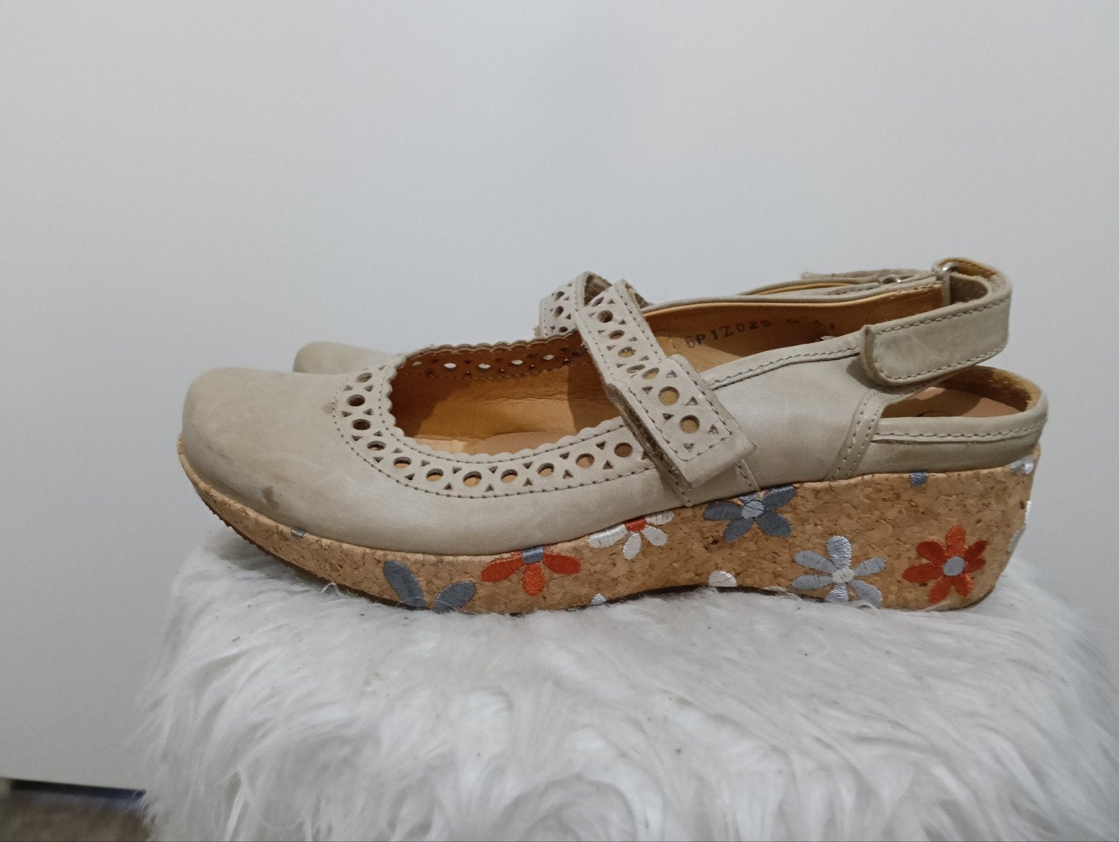 Comfortabele beige schoenen met bloemenprint, maat 40, Ophalen of Verzenden