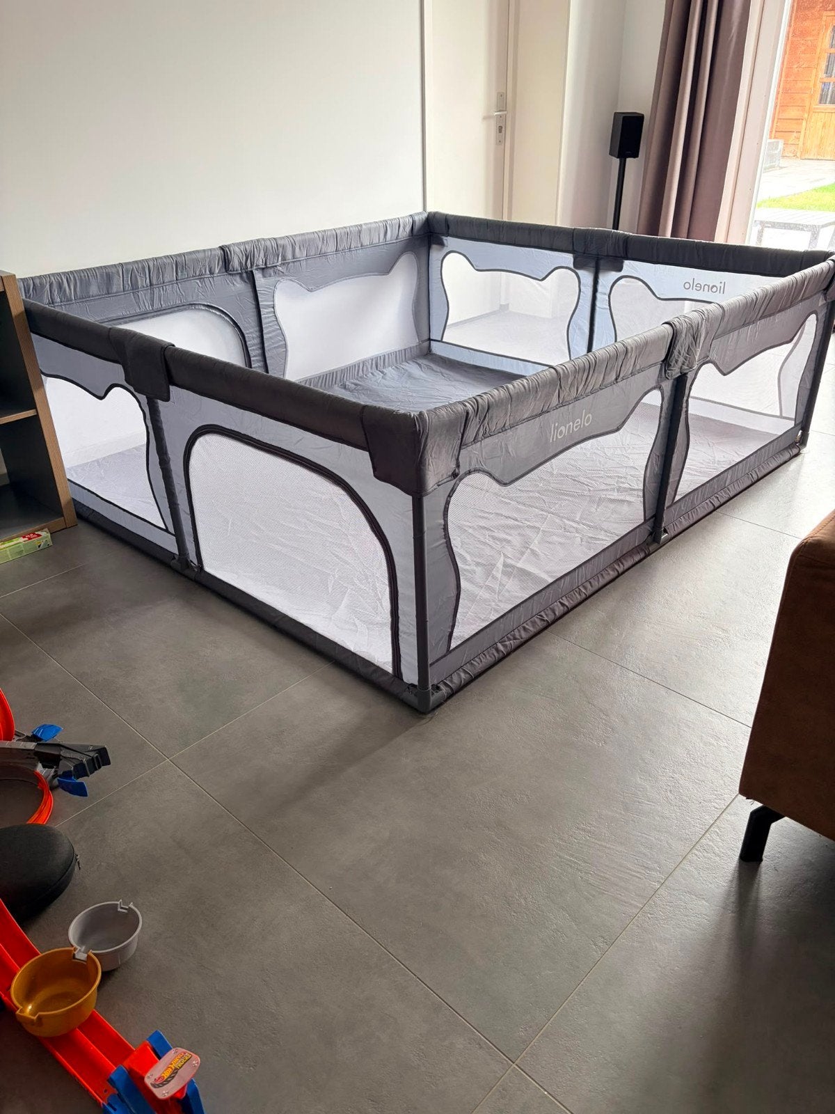 Box Lionelo, Ophalen