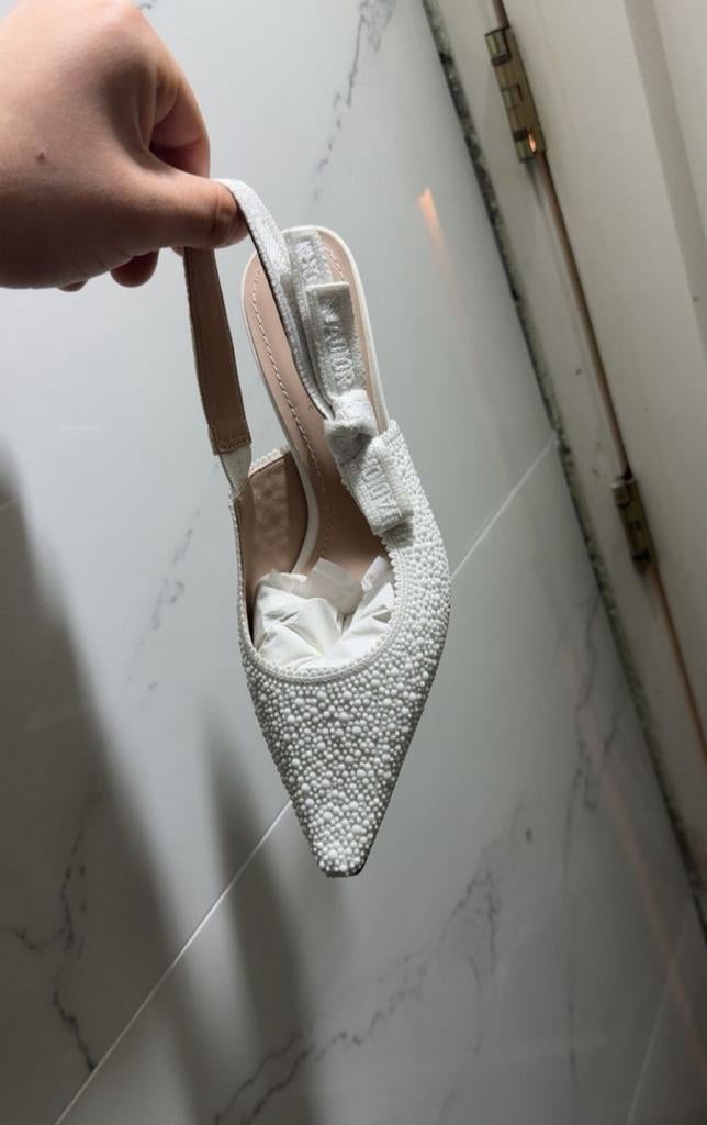 Witte Dior slingback hakken met parels, Kleding | Dames, Schoenen, Ophalen of Verzenden, Zo goed als nieuw, Wit