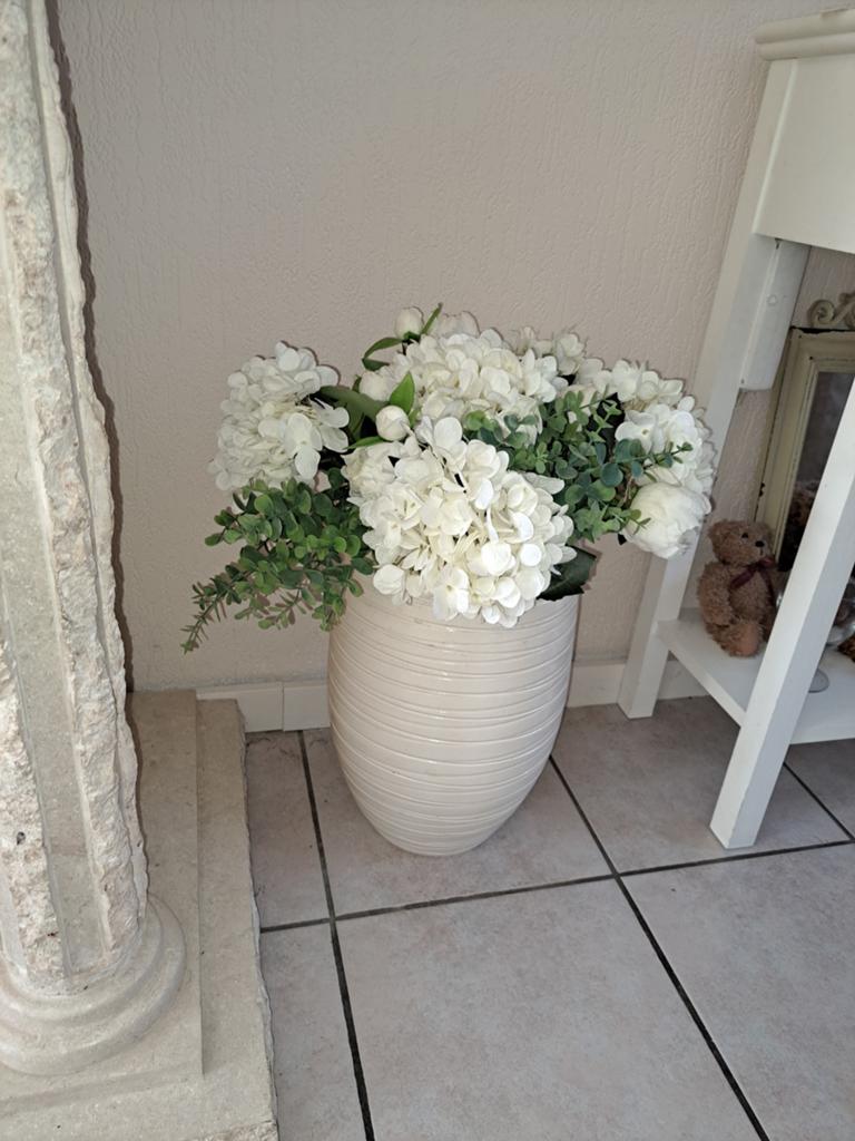Decoratieve vazen met kunstbloemen, Huis en Inrichting, Woonaccessoires | Vazen, Overige kleuren, 50 tot 75 cm, Aardewerk of Porselein