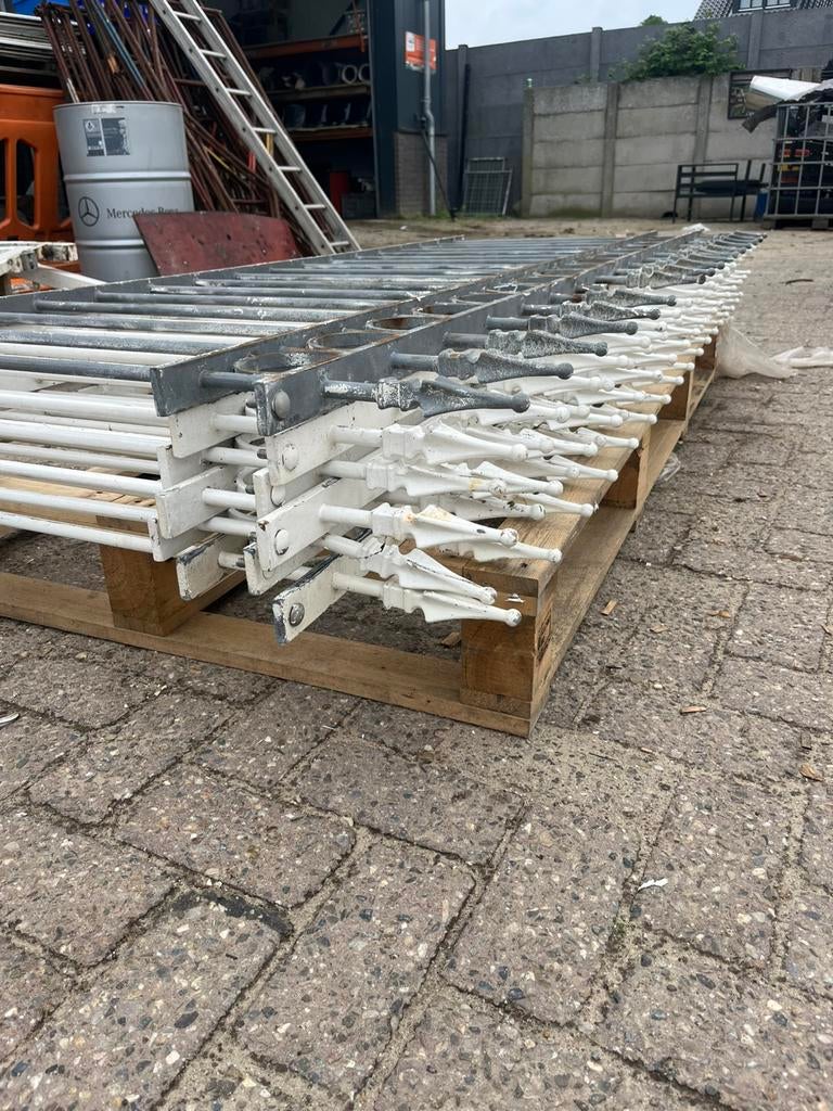 18 meter sierhekwerk met dubbel poort en loop poort, Tuin en Terras, Ophalen of Verzenden, Zo goed als nieuw, IJzer, Sierhekwerk