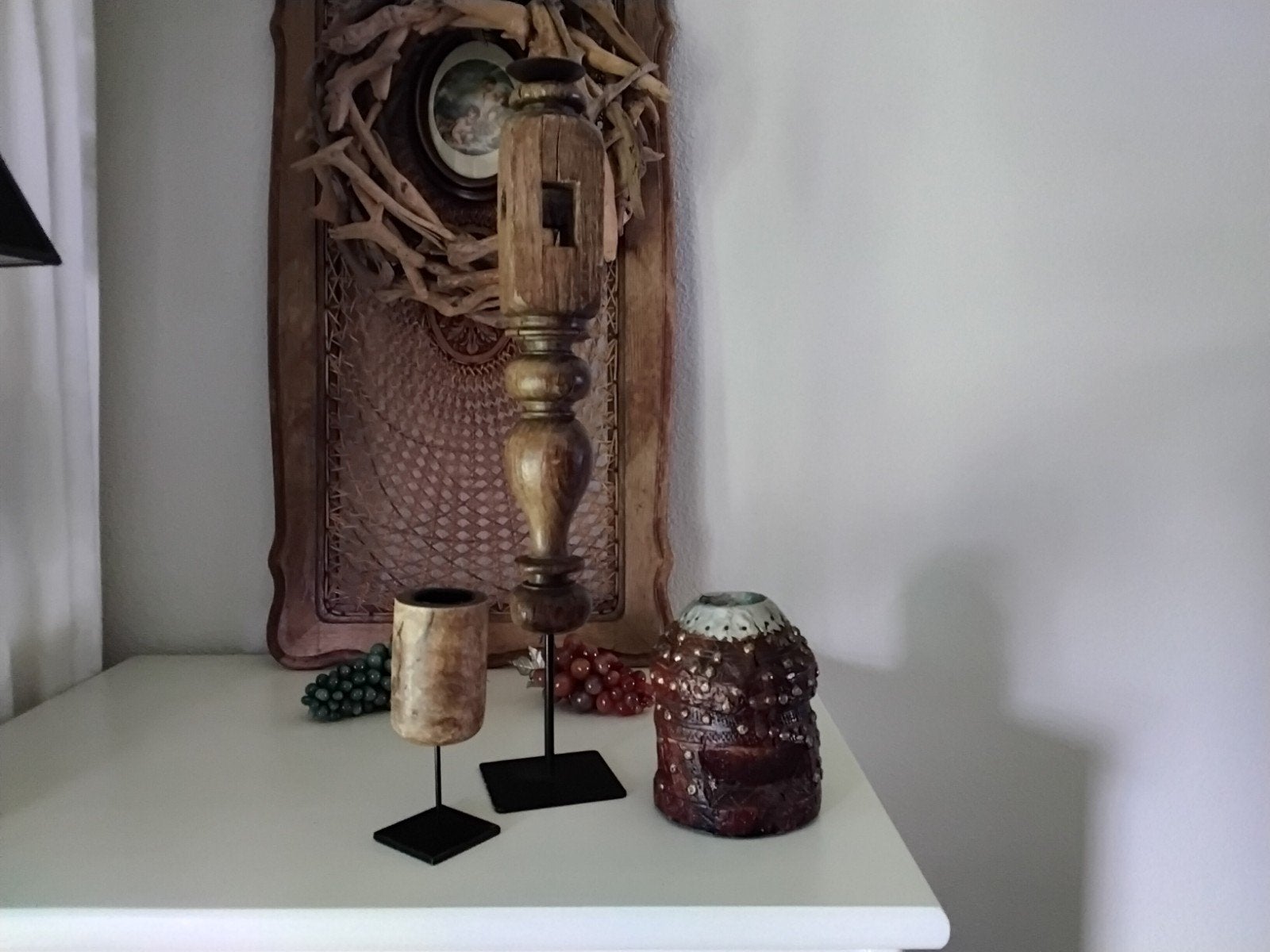 Grote baluster kandelaar op metalen voet, Huis en Inrichting, Woonaccessoires | Kandelaars en Kaarsen, Ophalen, Hout, Kandelaar