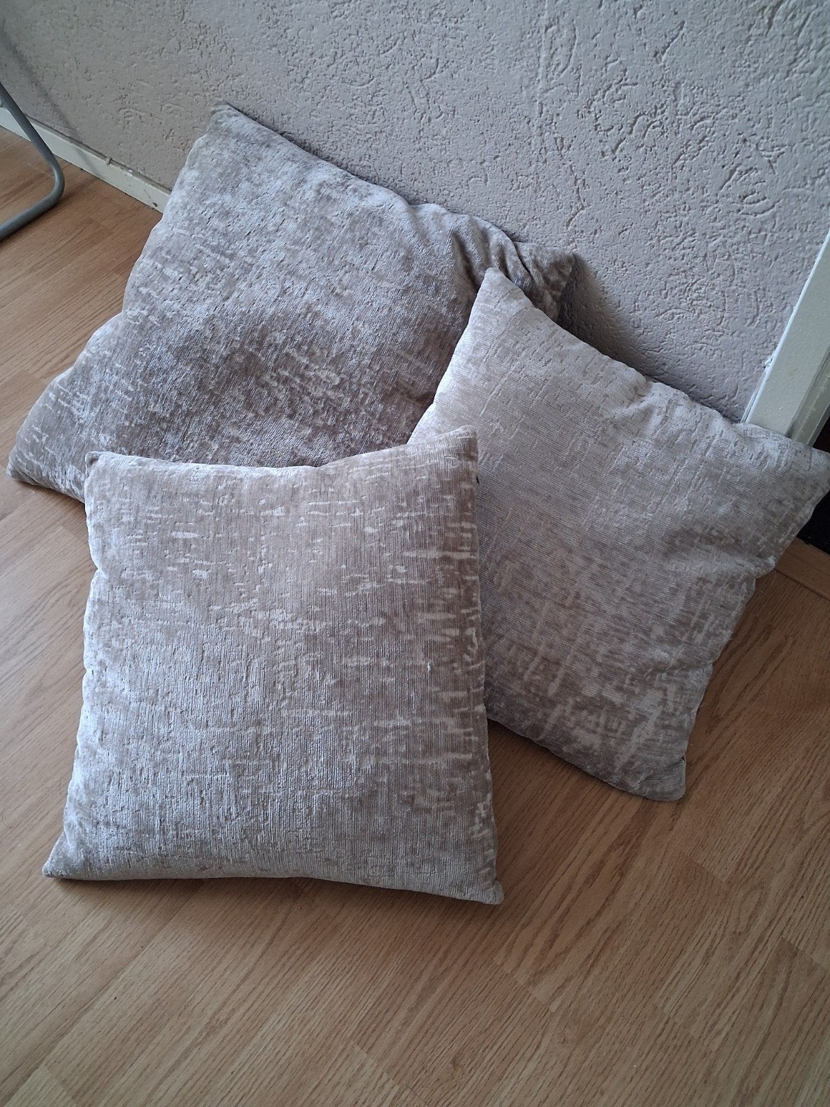 3 Nieuwe woonkussens in zeer nette staat, Beige, Vierkant, Ophalen of Verzenden, Zo goed als nieuw