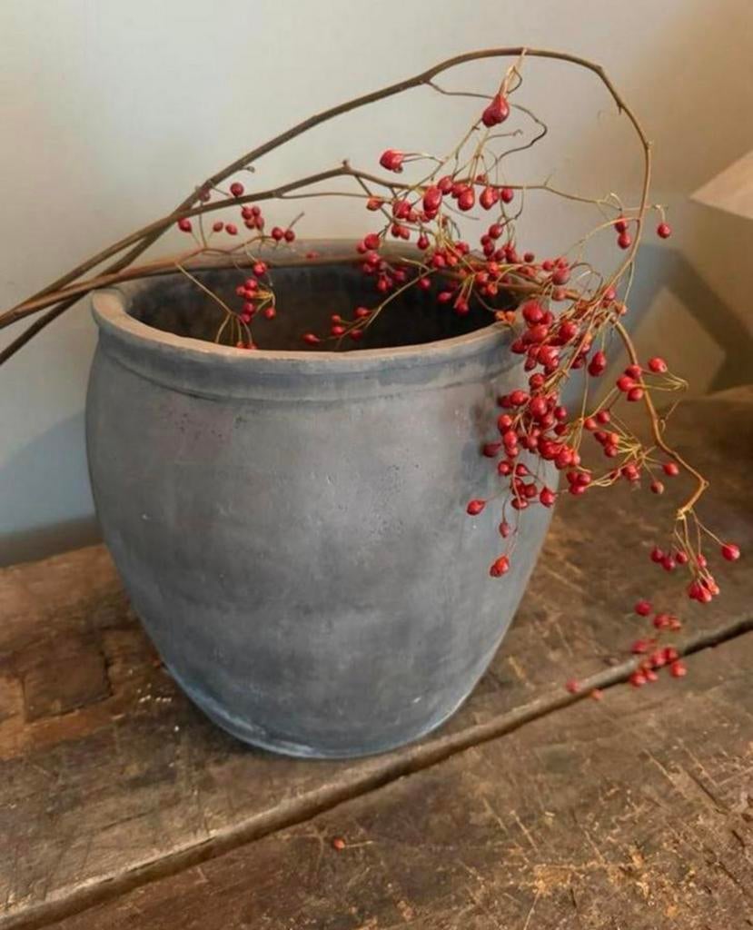 Mooie, oude Chinese pot in de verweerde kleur donkergrijs, Rond, Zo goed als nieuw, Minder dan 40 cm, Aardewerk