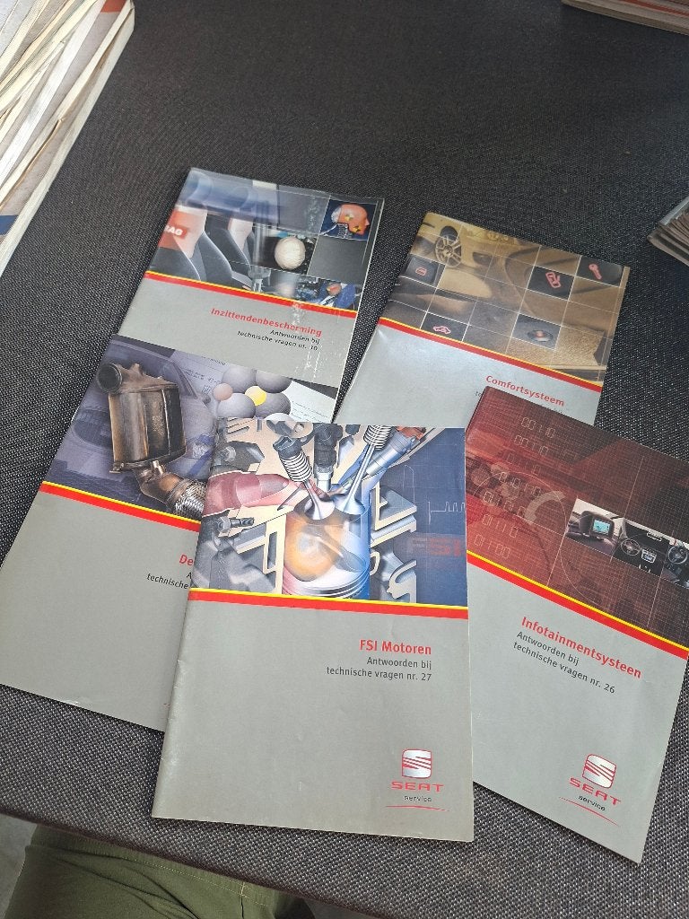 5x boekje met antwoorden bij seat service leerboek, Auto diversen, Ophalen of Verzenden