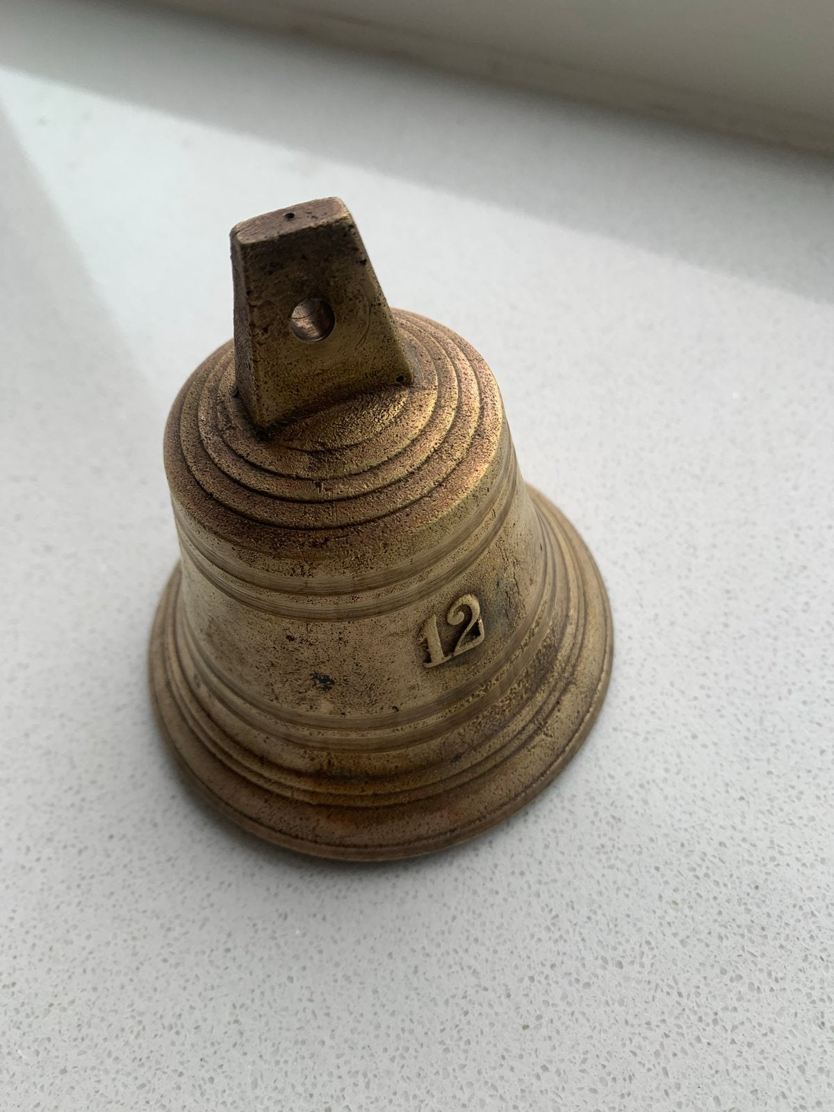 Antieke zandgegoten bronzen deurbel met heldere klank, Ophalen of Verzenden, Brons