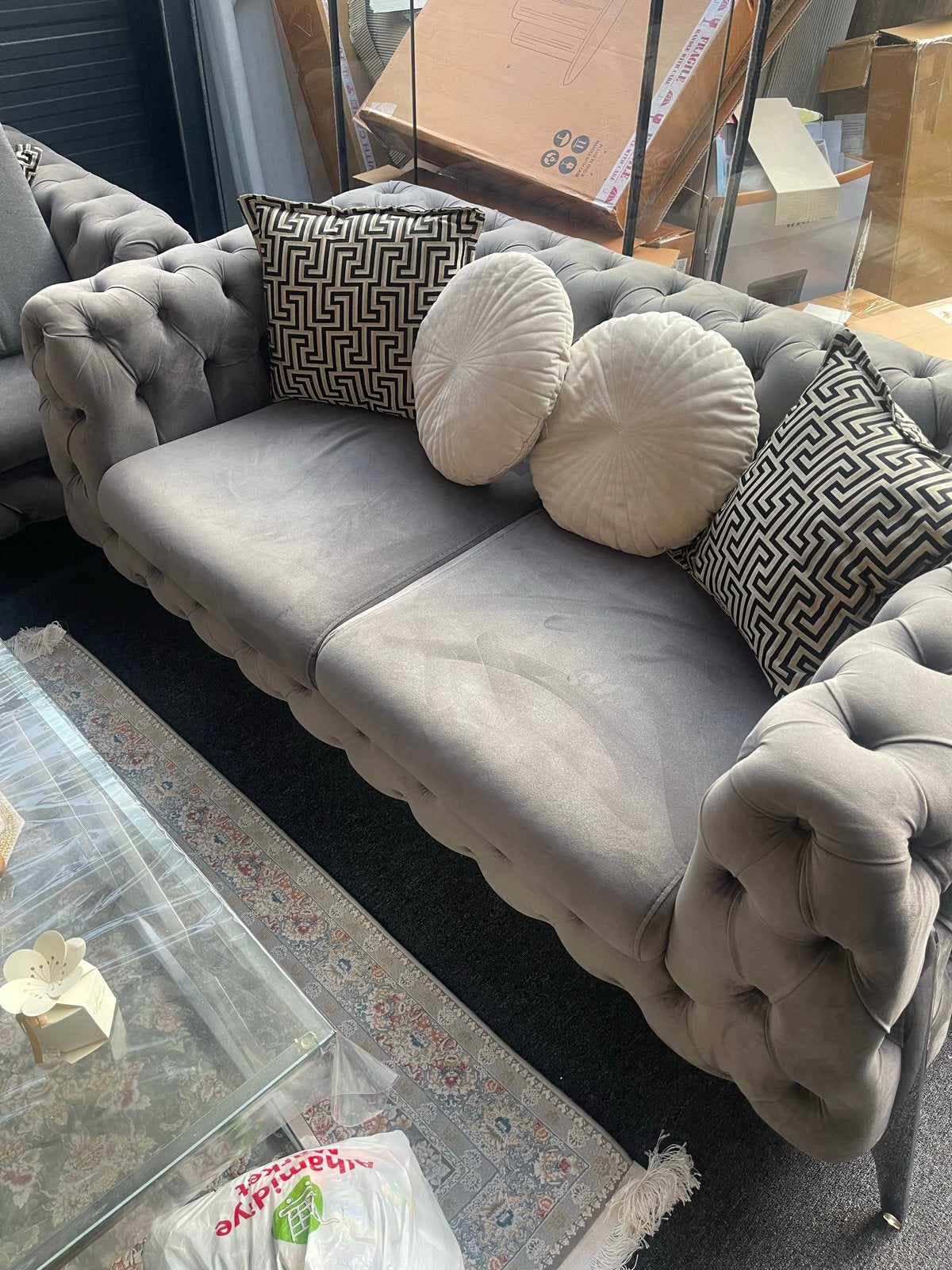 Luxe Grijze Chesterfield Bank - 2-zits, Huis en Inrichting, Banken | Bankstellen, Ophalen, 150 tot 200 cm, Tweepersoons, 75 tot 100 cm