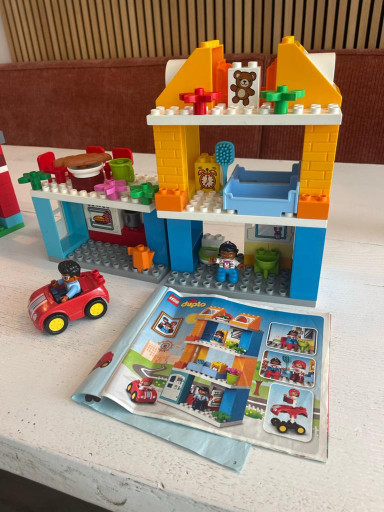 Lego Duplo Familiehuis met auto en figuren, Ophalen of Verzenden, Zo goed als nieuw, Compleet, Duplo