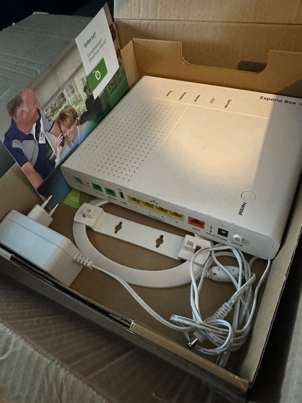 Wifi router experia box v10, Computers en Software, Routers en Modems, Ophalen of Verzenden, Zo goed als nieuw