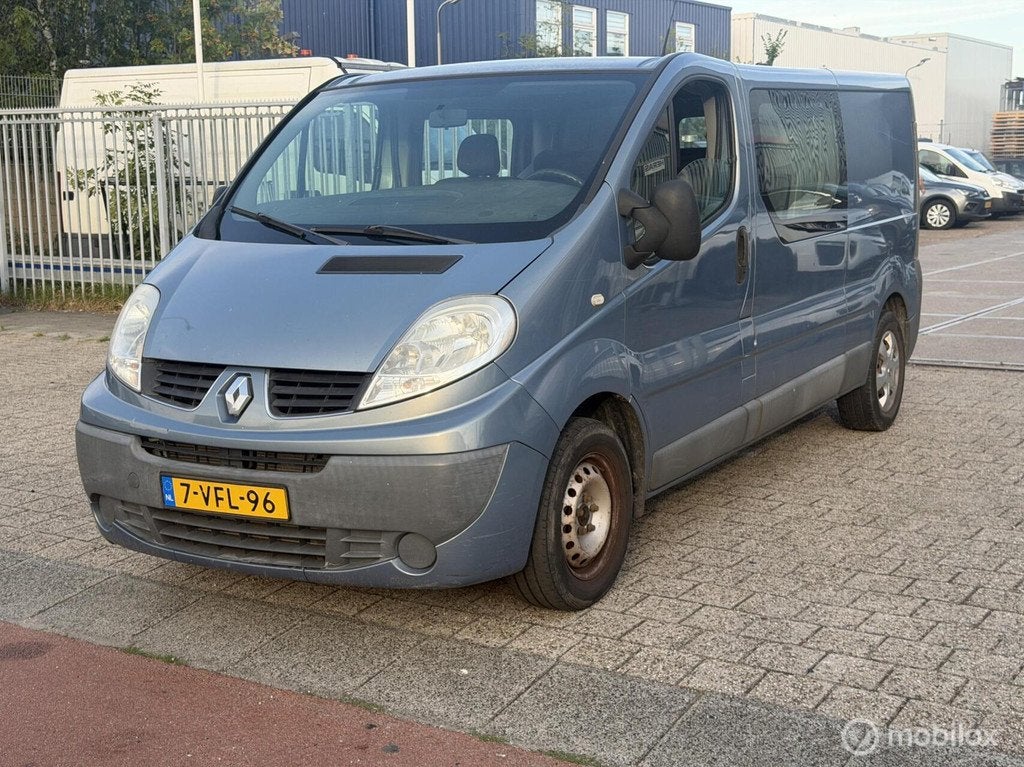 Renault Trafic bestel 2.5 dCi L2H1 DC, Gebruikt, 4 cilinders, 2000 kg, Renault