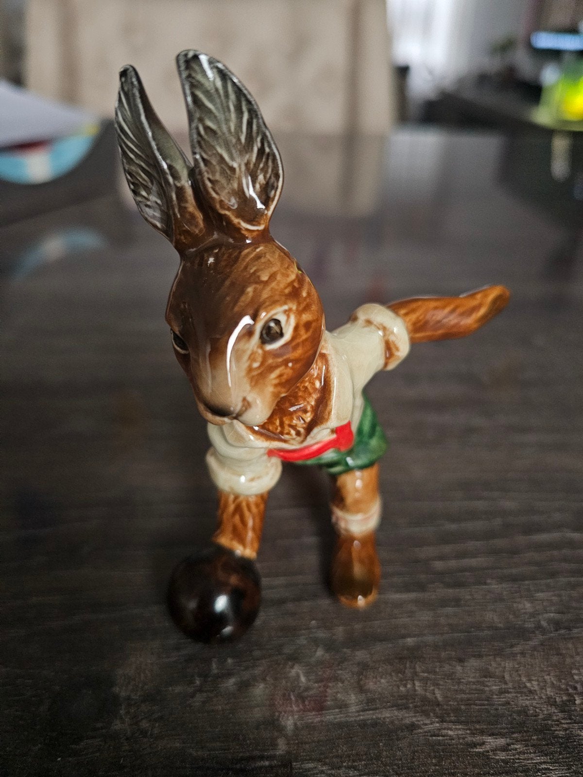 Goebel konijn met bal - Nieuw beeldje, Verzamelen, Ophalen of Verzenden, Nieuw, Wild dier, Beeldje of Figuurtje