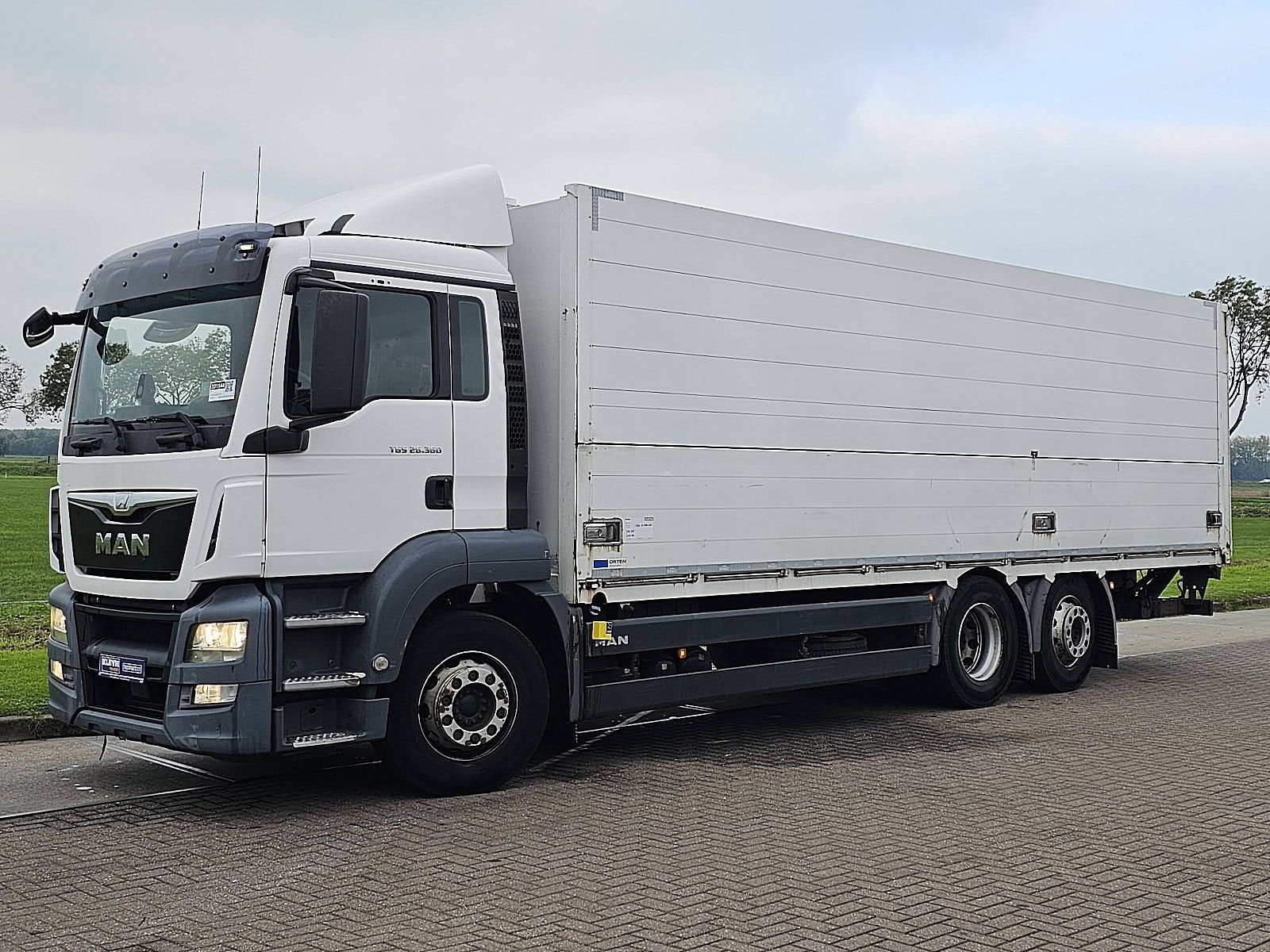 M.A.N. 26.360 TGS 2 TONS TAILLIFT LAST AXLE STEERING 6X2-4 O, Auto's, Automaat, Euro 6, Wit, Diesel