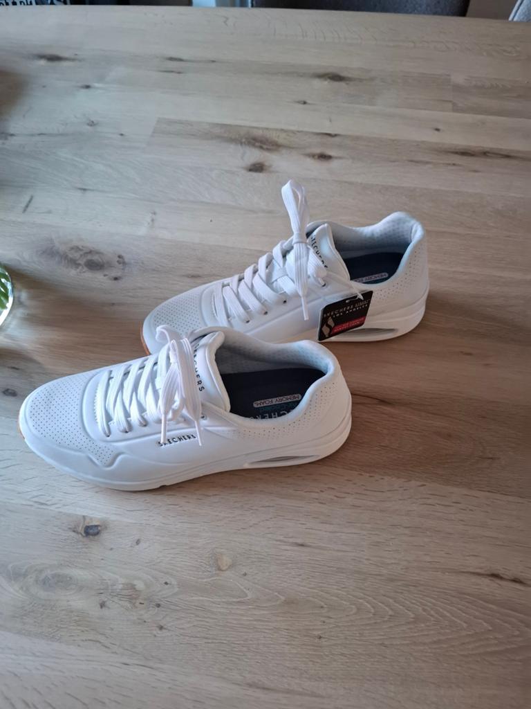 Skechers,  gloednieuw,  MT 44, wit, Ophalen of Verzenden, Nieuw, Wit
