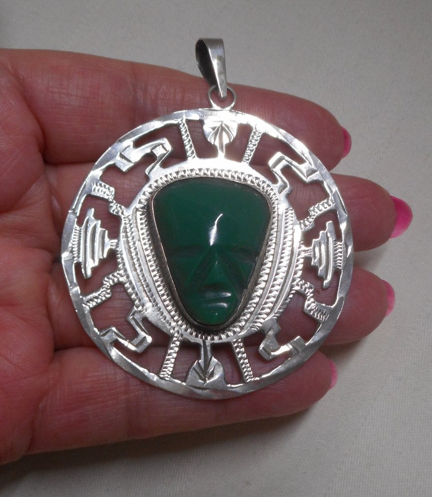 Zilveren grote vintage hanger met groene steen Mexico nr.760