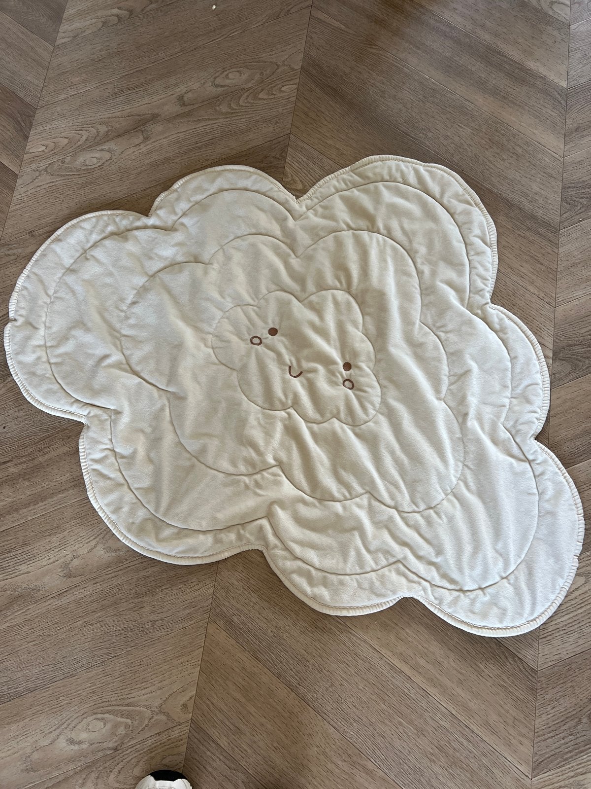 Babykamer kleedje wolk met smiley, Overige merken, Kleed of Kussen, Ophalen of Verzenden, Zo goed als nieuw