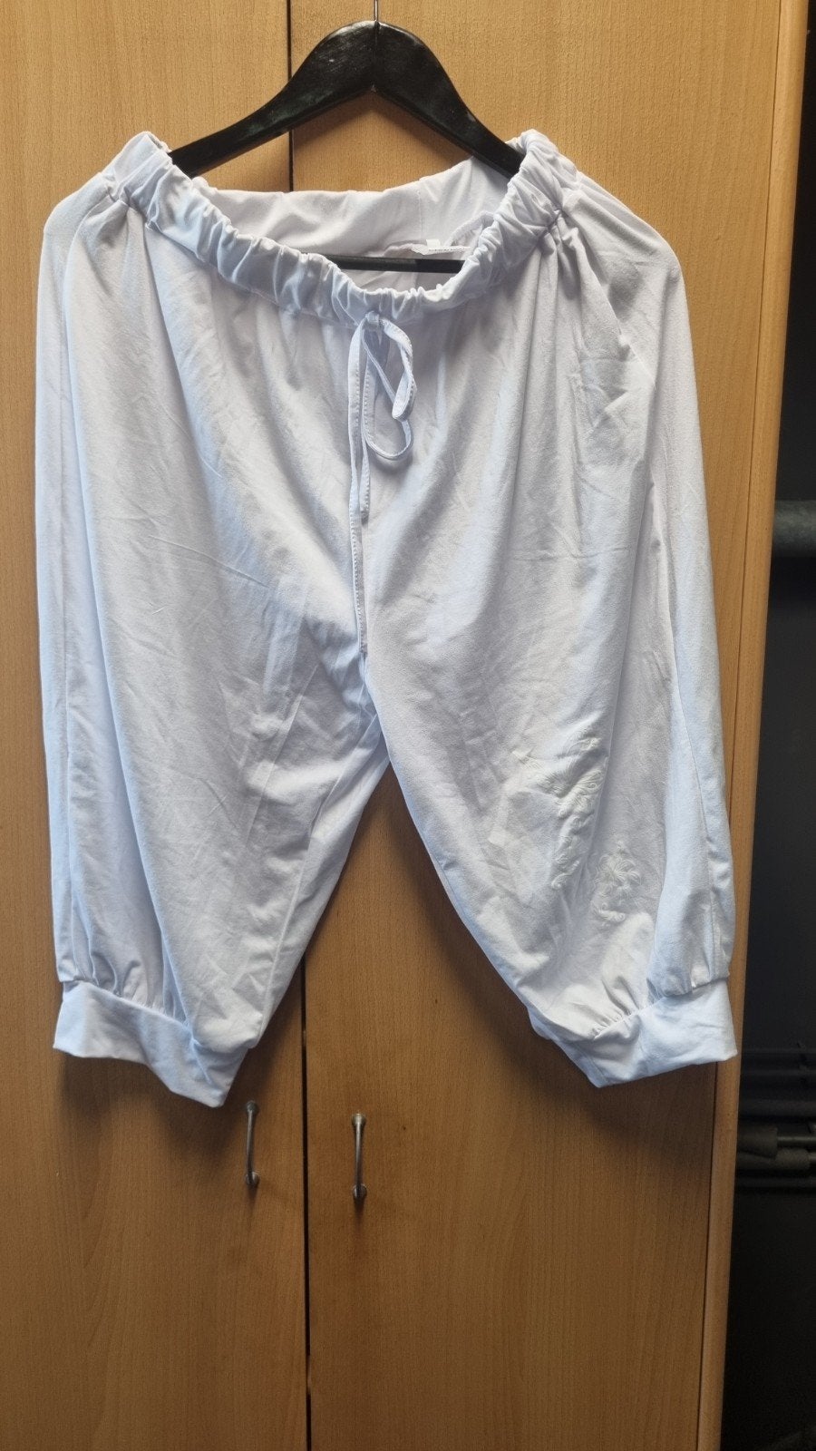 Nieuwe witte zomerbroek maat 44 met afbeelding, Ophalen of Verzenden, Nieuw, Maat 42/44 (L), Wit