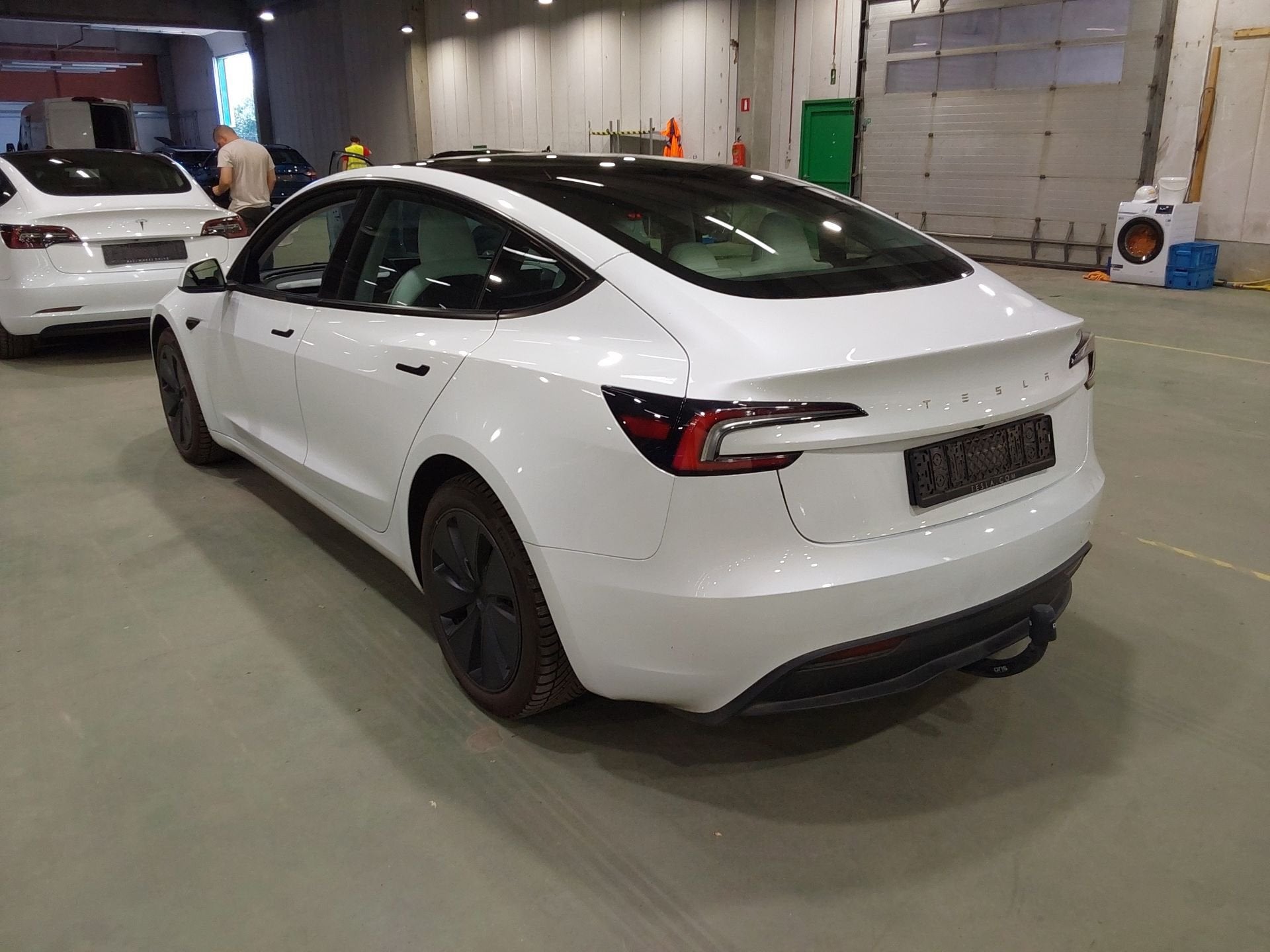 Tesla Model 3 Highland RWD 99% SoH [ LFP ACCU+HW4+WIT LEDER+, Auto's, Automaat, Gebruikt, Wit, Sedan