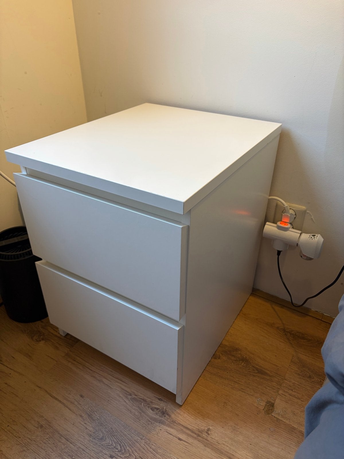 Bedside Table IKEA, Ophalen, 55 tot 70 cm, Zo goed als nieuw, 45 tot 65 cm