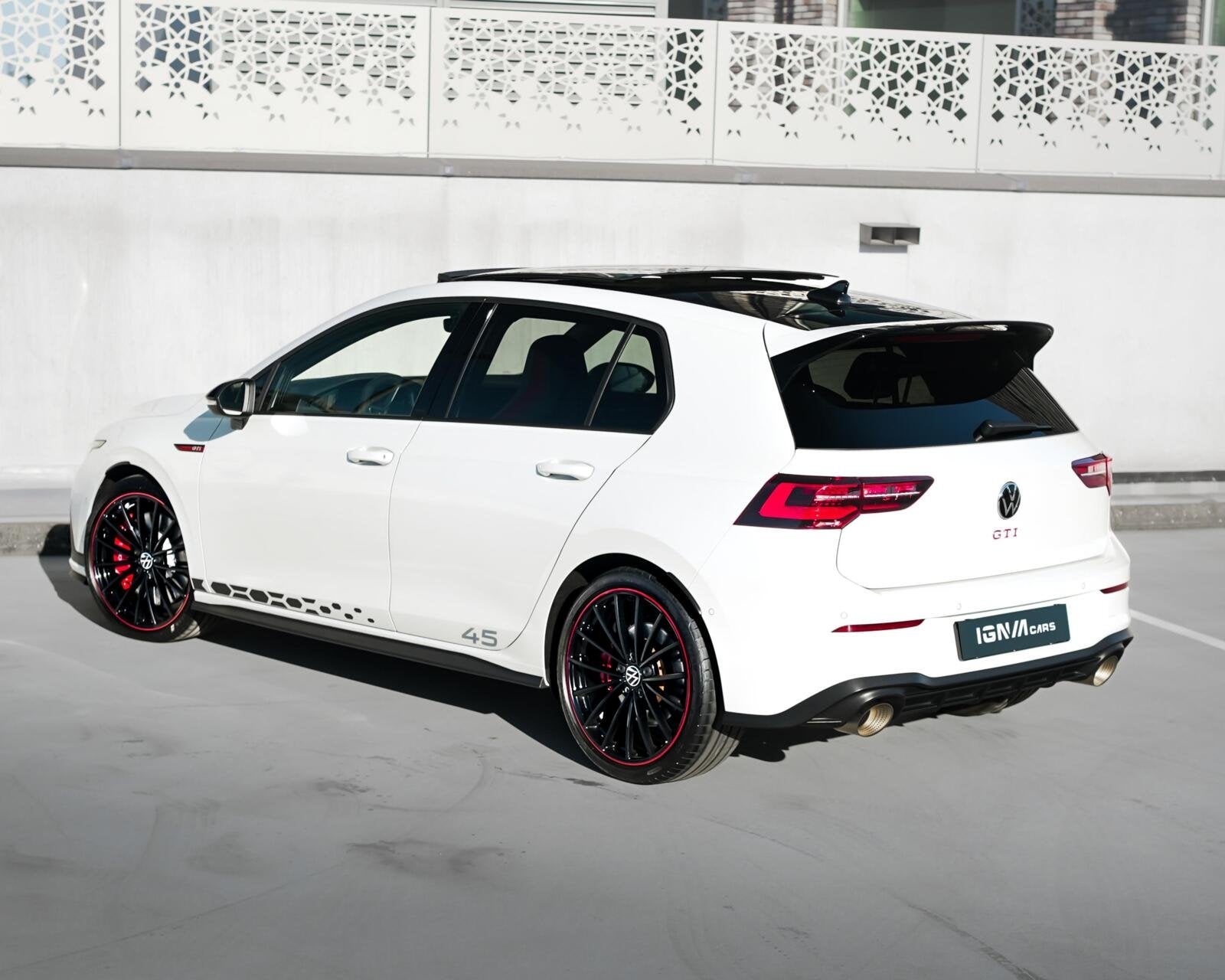 VW Golf GTI Clubsport 45| AKRA | PANO | DDC | LEER | H&K, Auto's, Volkswagen, Zwart, 4 cilinders, 1984 cc, Wit