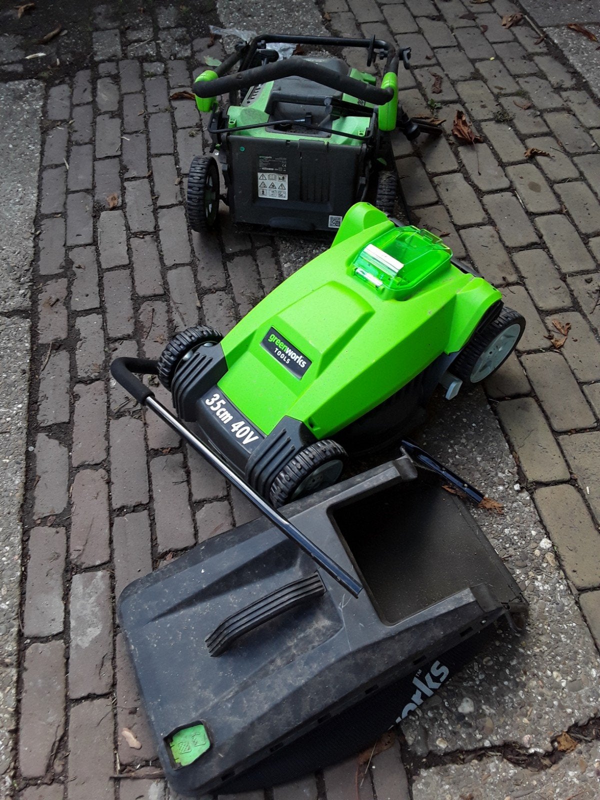 Greenworks grasmaaiers (2 stuks) - 35cm 40V en 40cm 1200W, Tuin en Terras, Ophalen, Cirkelmaaier, Gebruikt, Accu-grasmaaier