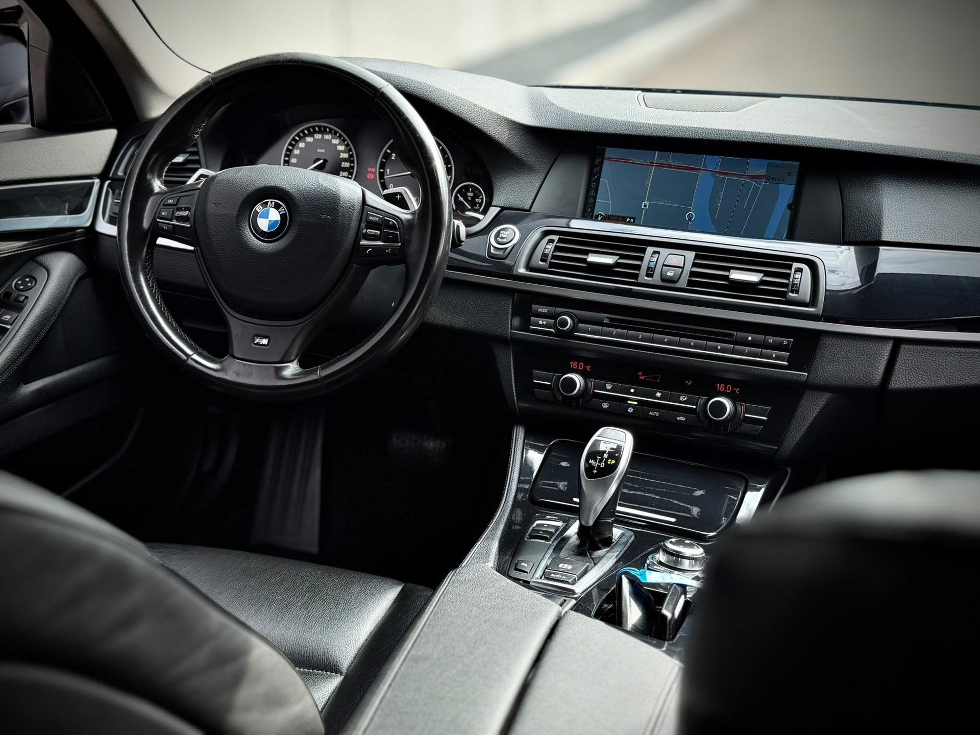 BMW 5-serie 523i High Executive|Navi|Rijklaar, Achterwielaandrijving, Gebruikt, 2000 kg, Bedrijf