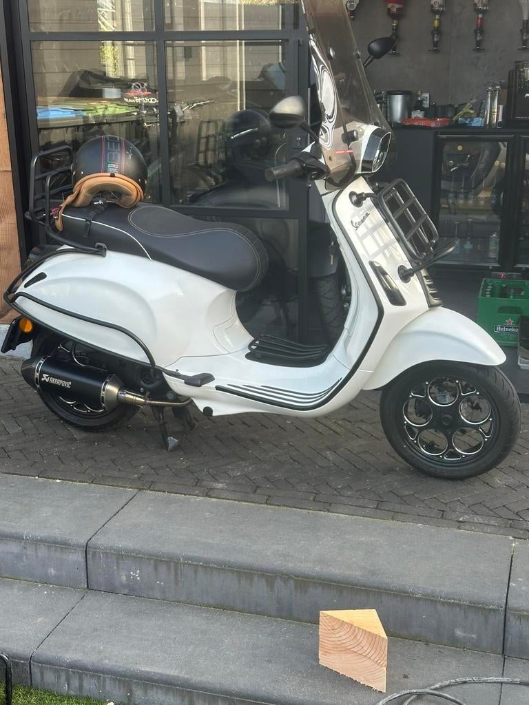 Vespa sprint 2020 akrapovic, Fietsen en Brommers, Scooters | Vespa, Ophalen of Verzenden, Zo goed als nieuw, Benzine, Overige modellen