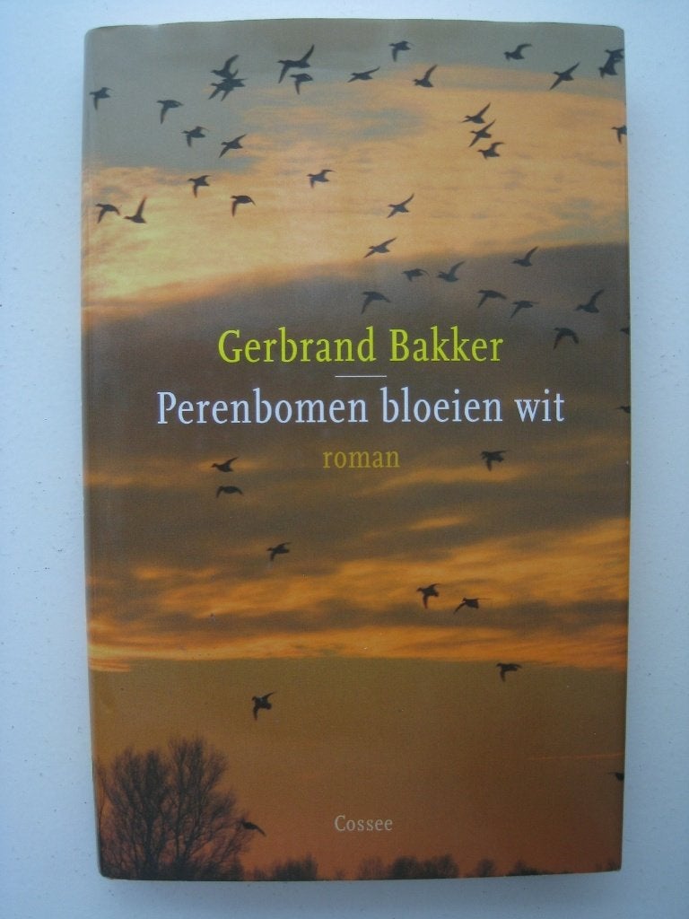 Gerbrand Bakker - Perenbomen bloeien wit, Boeken, Literatuur, Zo goed als nieuw, Nederland, Ophalen of Verzenden