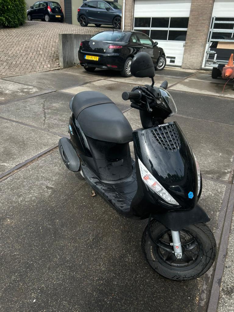Piaggio zip 2022 nette staat!, Fietsen en Brommers, Scooters | Piaggio, Ophalen, Maximaal 45 km/u, Zip, Zo goed als nieuw