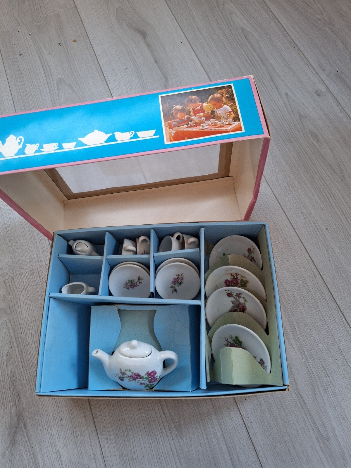 2 kinder serviesjes Compleet, Antiek en Kunst, Ophalen of Verzenden