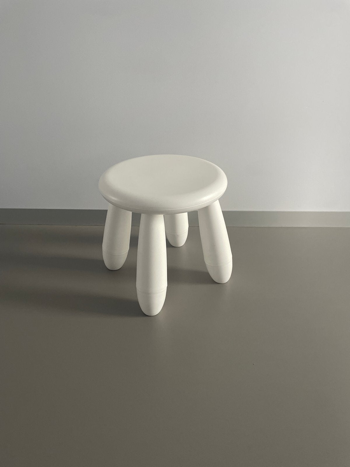 Witte kruk van Ikea, Huis en Inrichting, Ophalen of Verzenden, Gebruikt, Kunststof