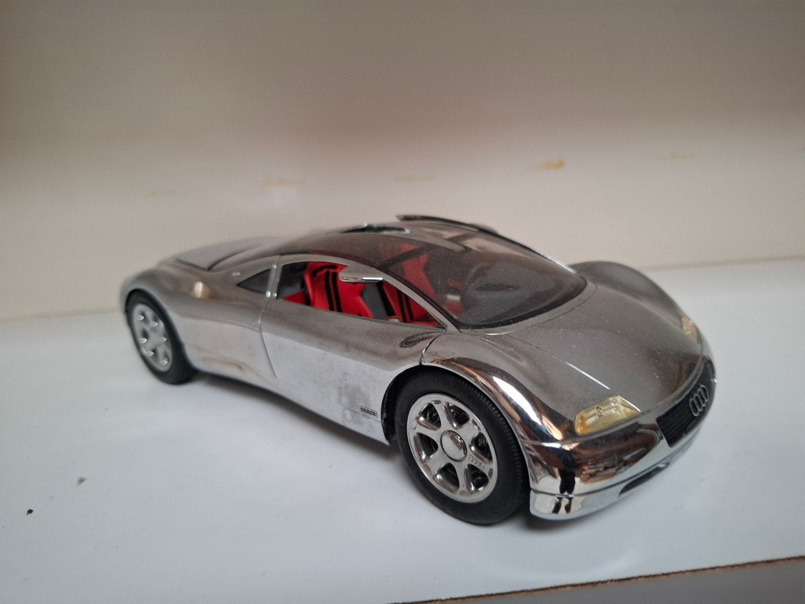 Audi Avus Quattro Concept Modelauto - Zilver, Hobby en Vrije tijd, Ophalen of Verzenden, Gebruikt, Auto, Overige merken