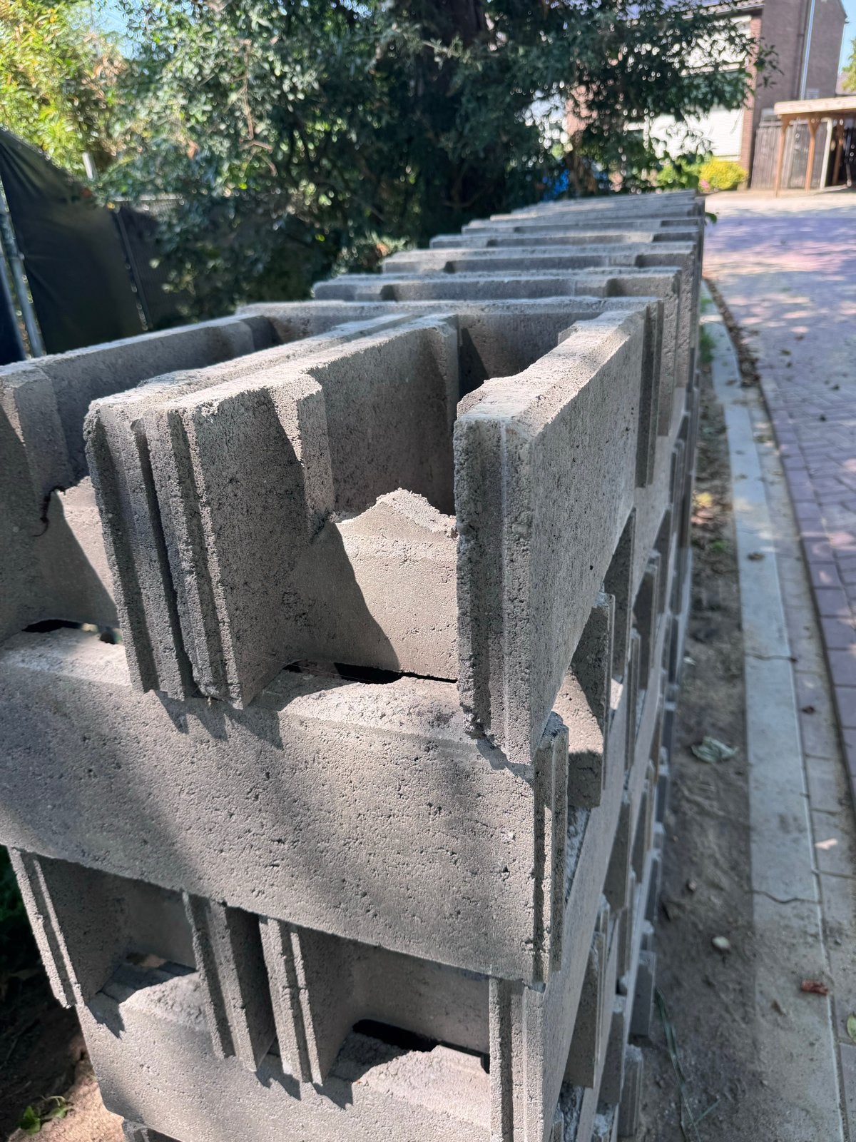 Betonnen keerwand stapelblokken, Ophalen, Gebruikt, Beton