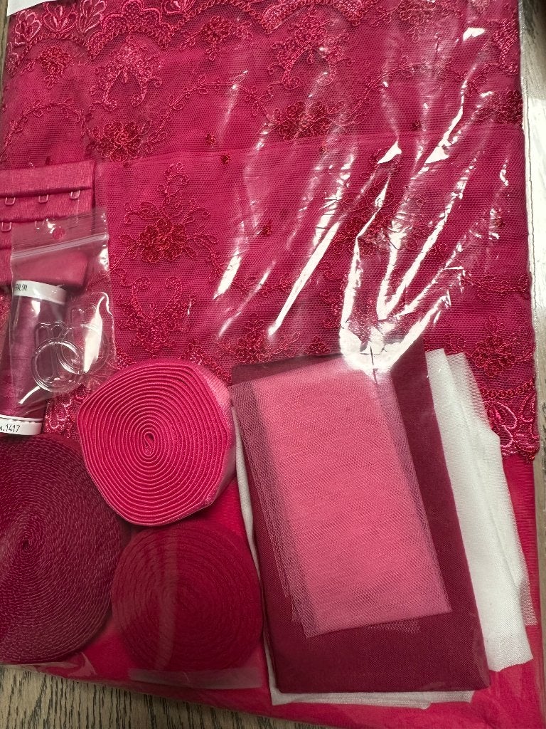 NR.29 RASPBERRY LACE  LINGERIE COMPL. PAKKET REKBAAR KANT, Ophalen of Verzenden, Nieuw, Kant