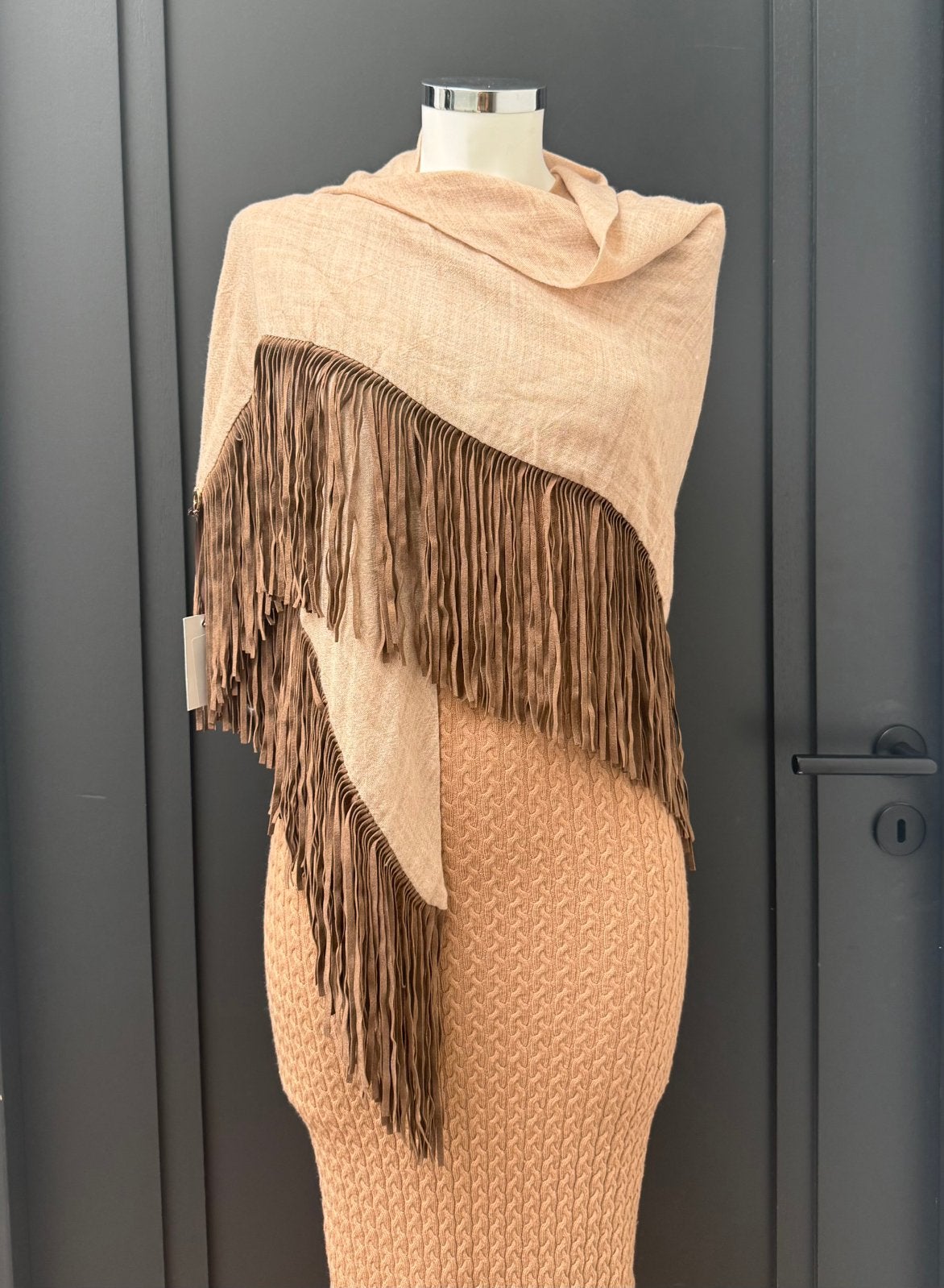 Nieuw! Mucho Gusto grote bruine sjaal / omslagdoek, Kleding | Dames, Ophalen of Verzenden, Nieuw, Sjaal