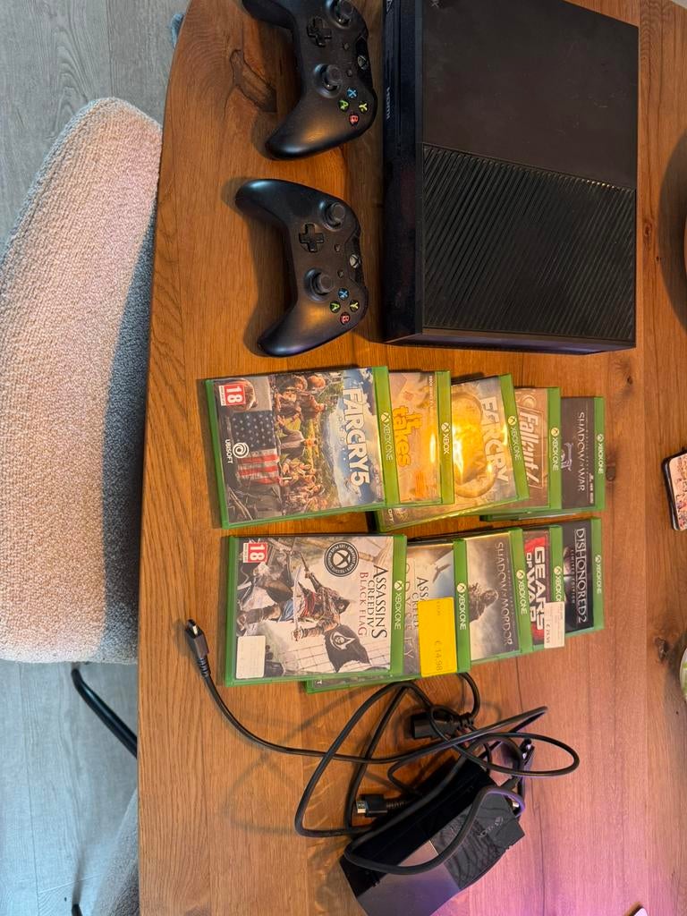 X box one met 2 controllers en 10 spellen!, Spelcomputers en Games, Spelcomputers | Atari, Met 2 controllers, Ophalen of Verzenden