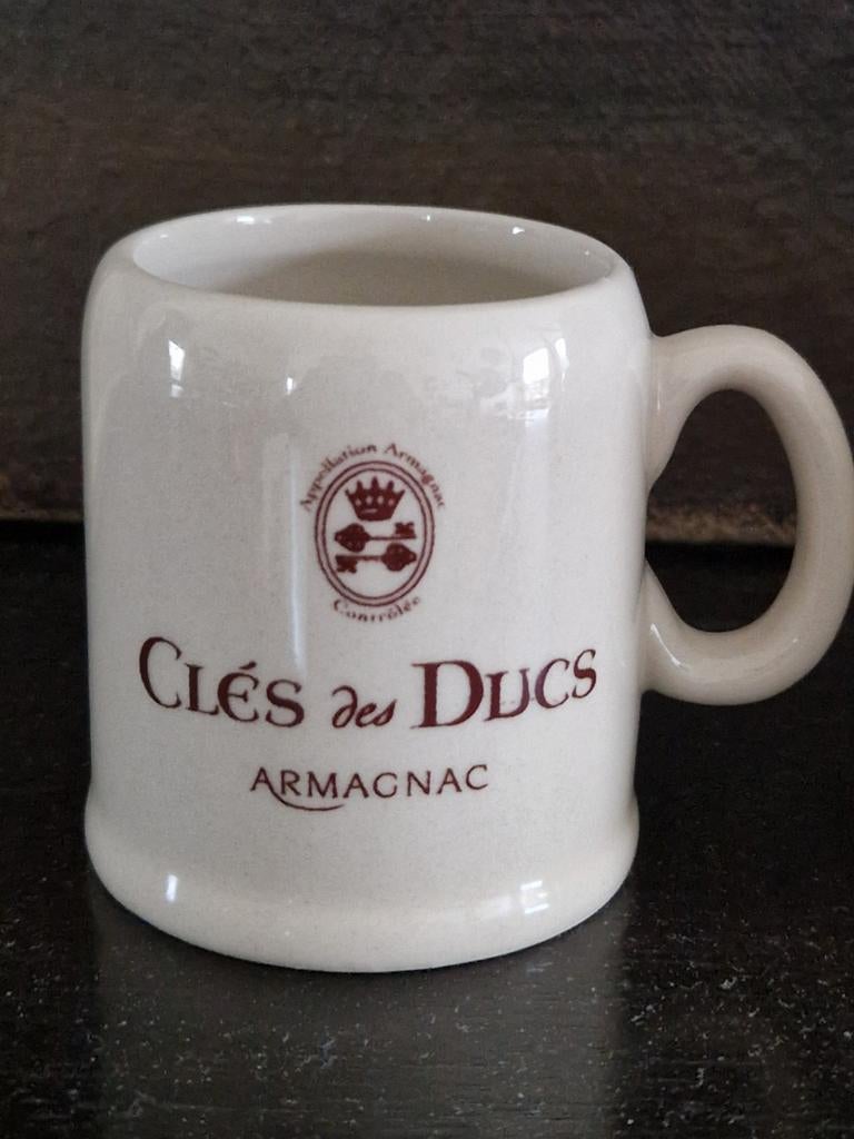2 Koffie mokjes /bekertjes -Armagnac & café Clés des Ducs, Ophalen