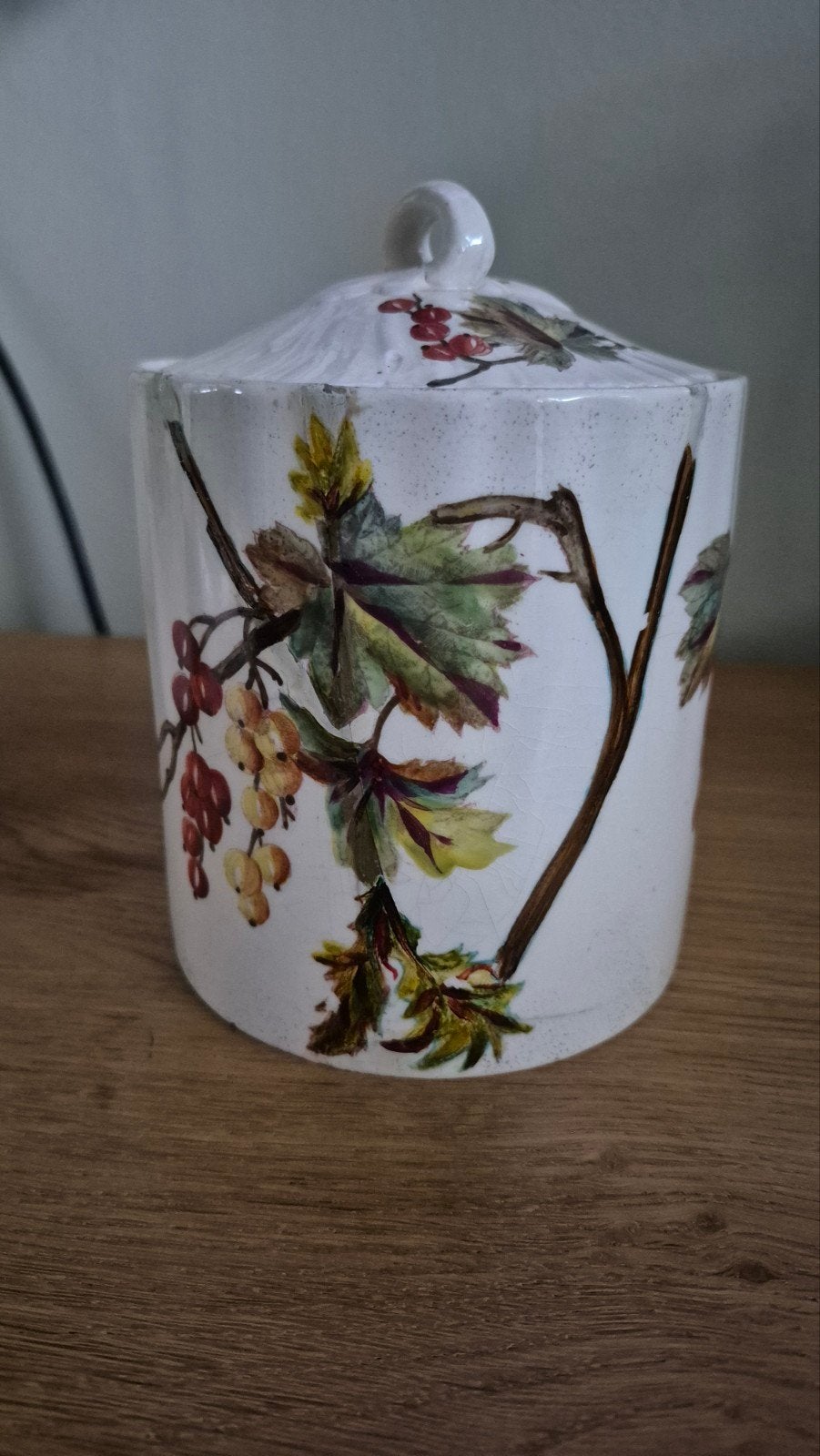 Antieke voorraadpot met bessenmotief en haarscheurtjes, Ophalen of Verzenden