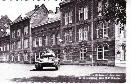AMERSFOORT,- Prins Willem III Kazerne. Met Tank M24 8-4, Verzamelen, Ophalen of Verzenden, 1960 tot 1980, Ongelopen, Utrecht