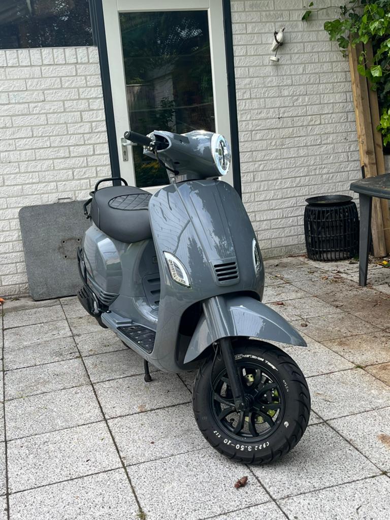 Marengo V-line 2025 scooter, Maximaal 45 km/u, Ophalen of Verzenden, Zo goed als nieuw, Benzine