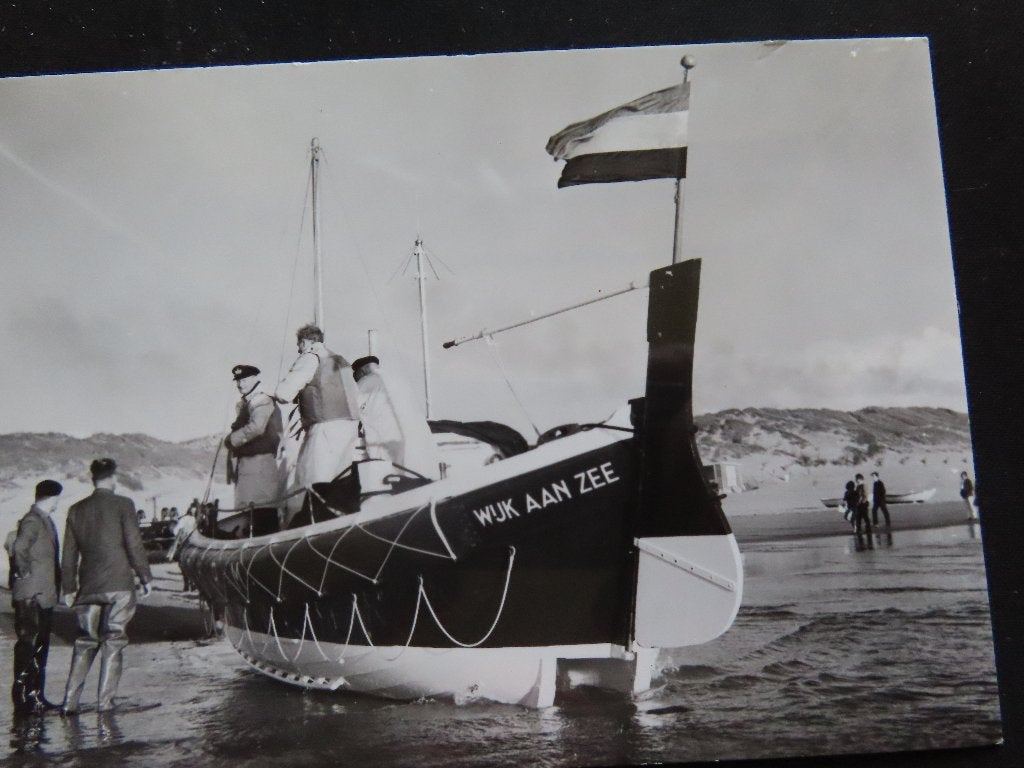 ansichtkaart reddingboot "Abraham Fock" KNRM, Verzamelen, Ophalen of Verzenden, Motorboot, Kaart, Foto of Prent