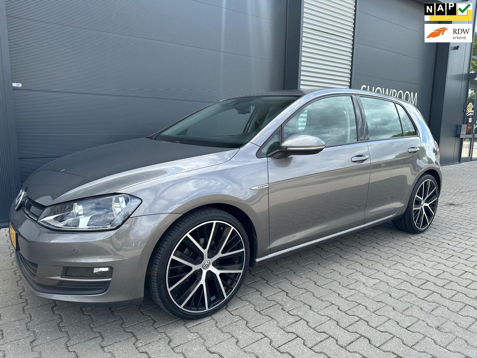 Volkswagen Golf 1.0 TSI BUSINESS EDITION CONNECTED LED, Voorwielaandrijving, Stof, Gebruikt, Euro 6
