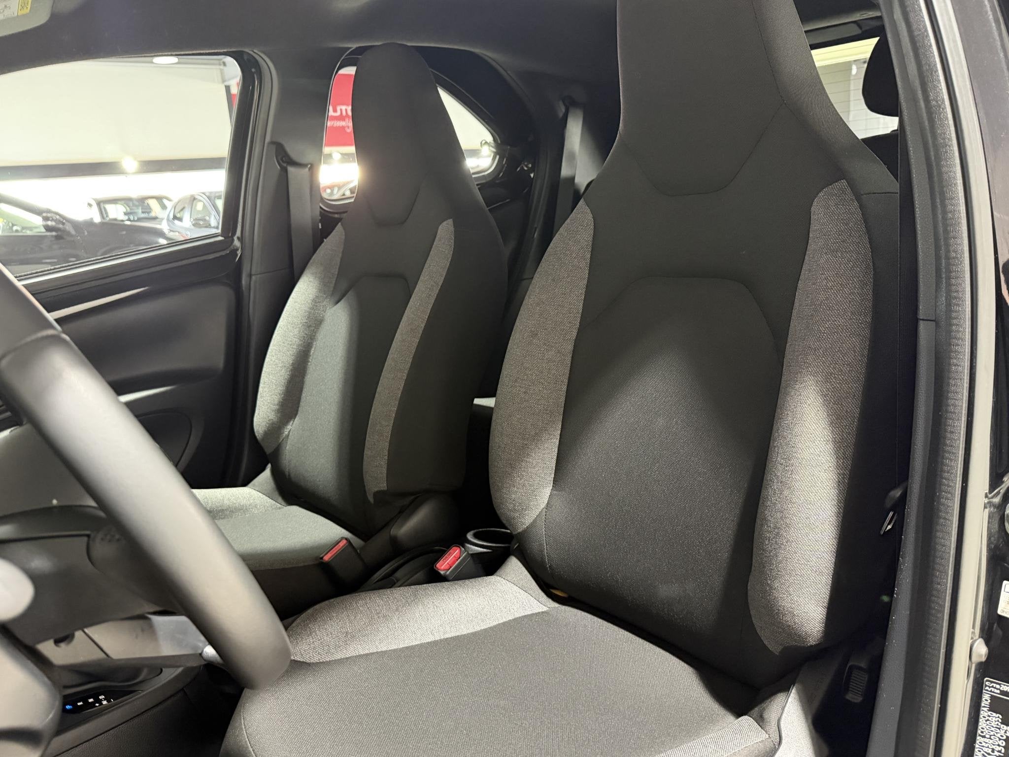 Toyota Aygo X 1.0 VVT-i S-CVT Play Apple CarPlay/Android Aut, Dealer onderhouden, Gebruikt, 4 stoelen, Zwart