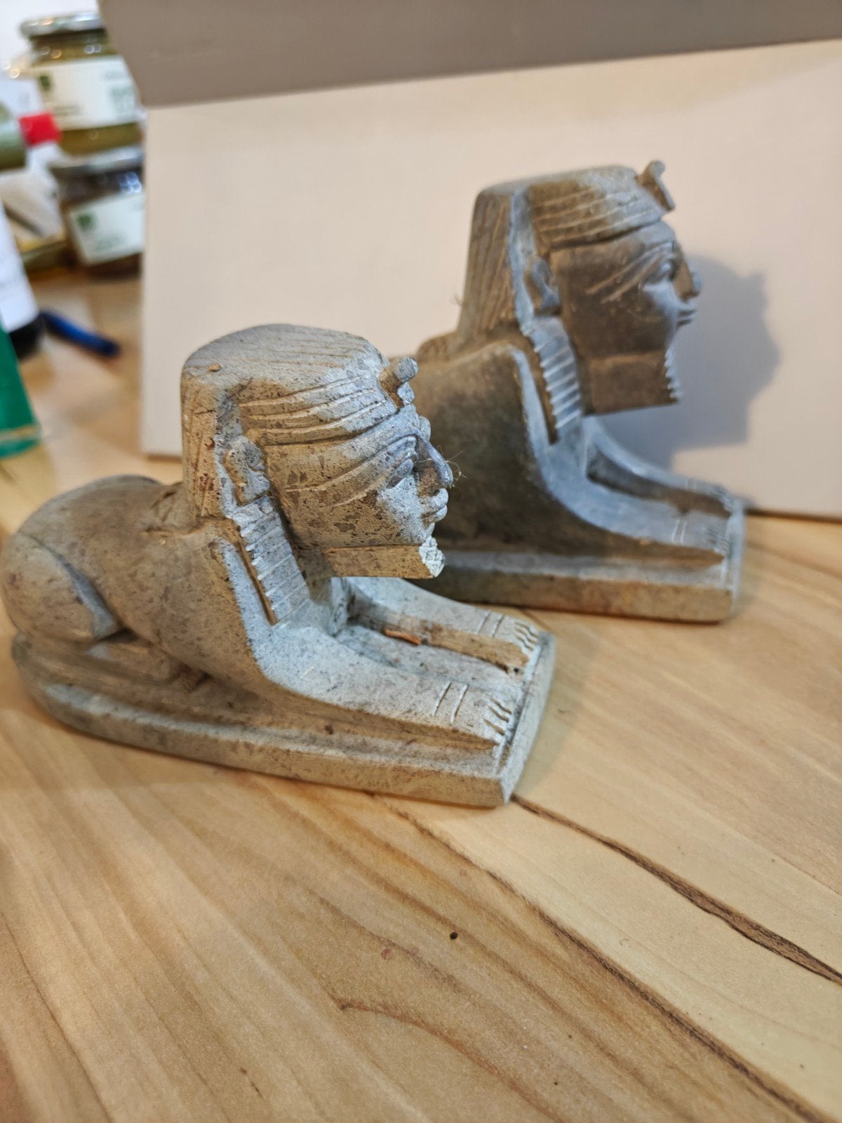 2 x Oude stenen Sphinx als set 12x 9 cm in topstaat, Ophalen of Verzenden