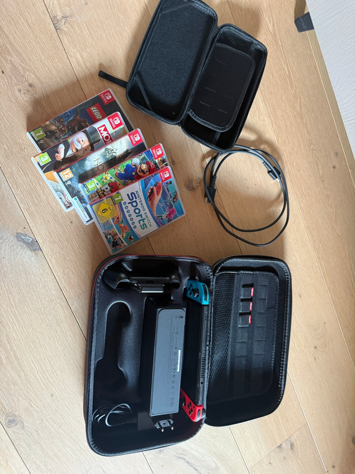 Nintendo Switch OLED met 5 games en accessoires, Spelcomputers en Games, Spelcomputers | Nintendo Switch, Zo goed als nieuw, Switch Original